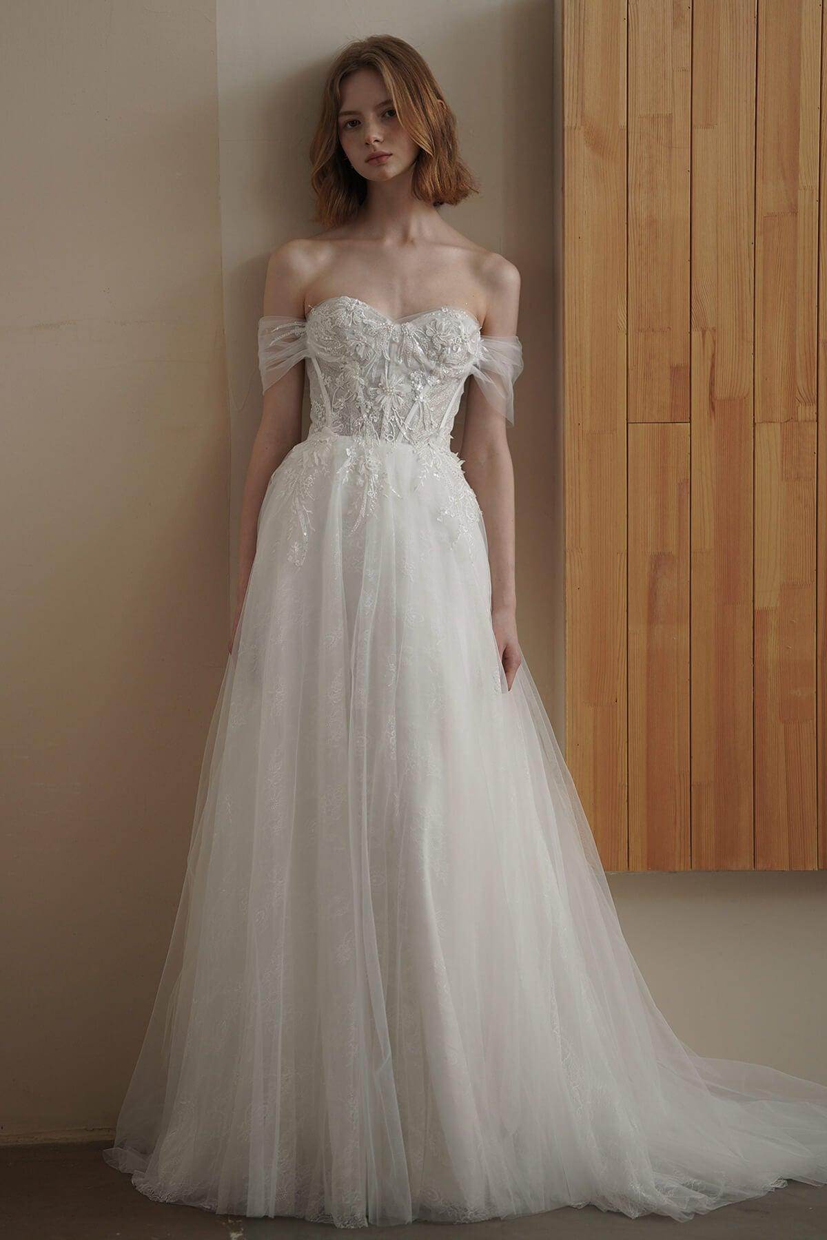 A-Line Sweep-Brush Train Lace Tulle Wedding Dress CW3094 - COCOMELODY